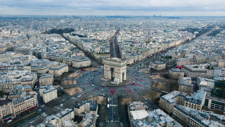 Widespread Outage Disrupts Paris